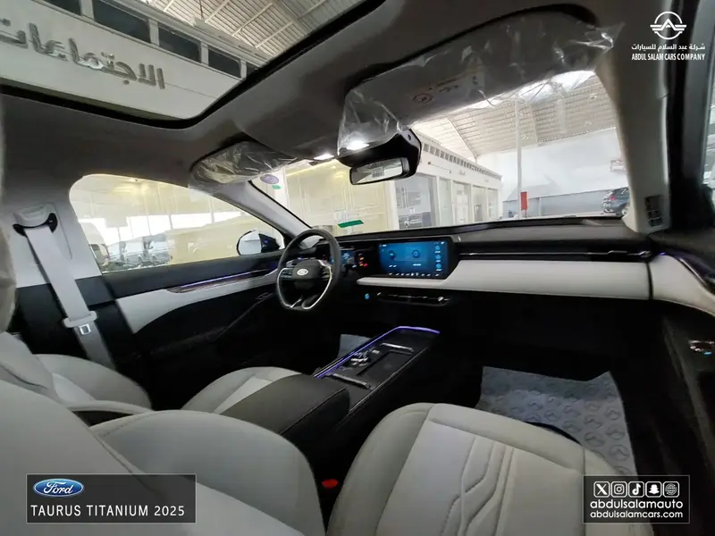 Discover undefined undefined Exterior Interior Images.Find all aspects and details of cars.