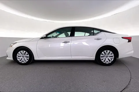 Discover undefined undefined Exterior Interior Images.Find all aspects and details of cars.