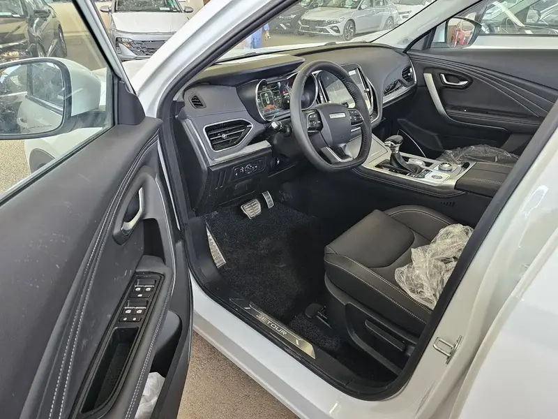 Discover undefined undefined Exterior Interior Images.Find all aspects and details of cars.