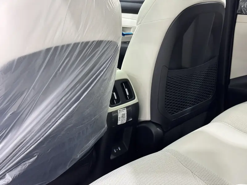 Discover undefined undefined Exterior Interior Images.Find all aspects and details of cars.