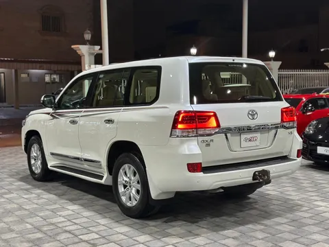 Discover undefined undefined Exterior Interior Images.Find all aspects and details of cars.