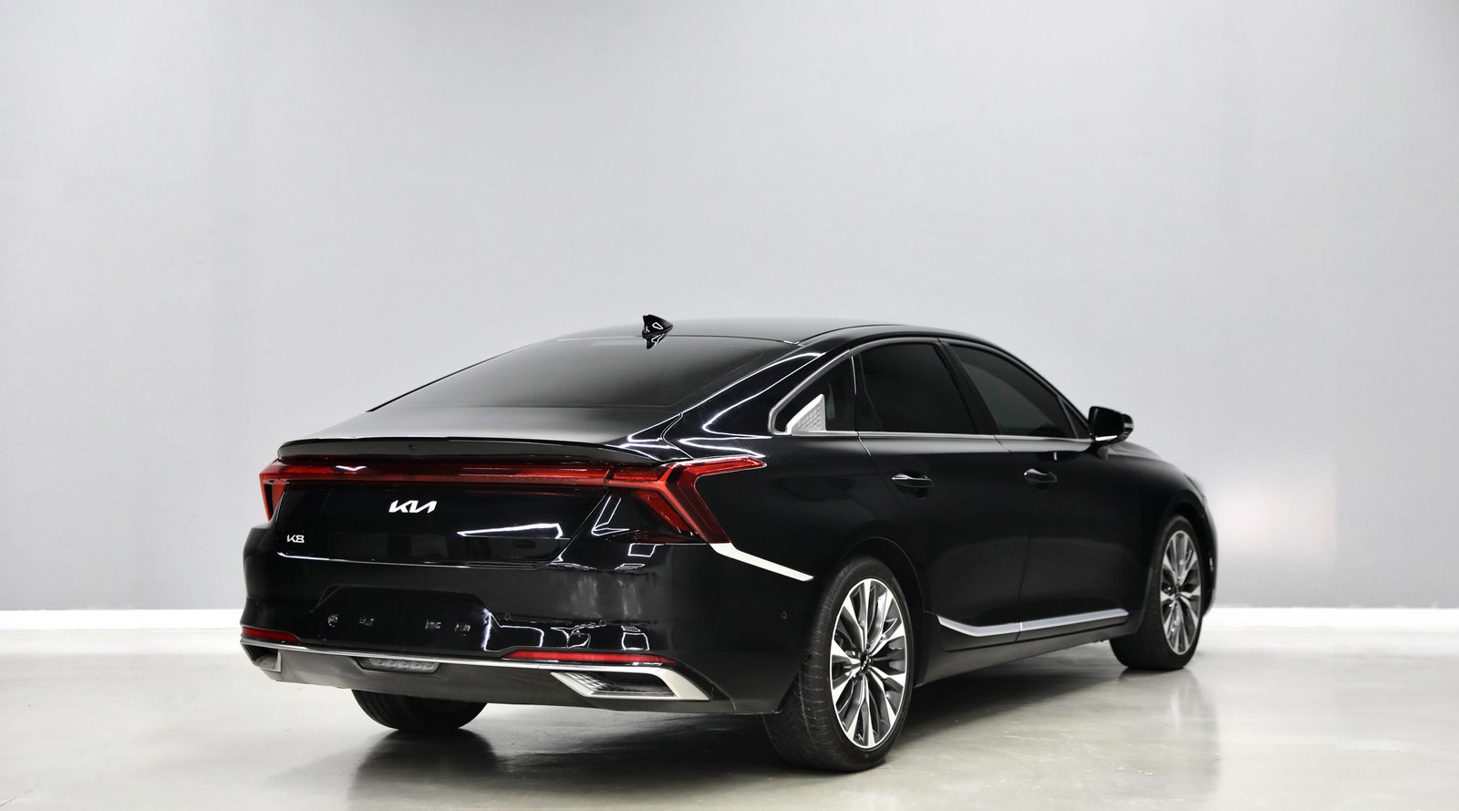 Accident Free | 2.5L | Free Insurance and Registration | Under Warranty Till 2026 | A001725