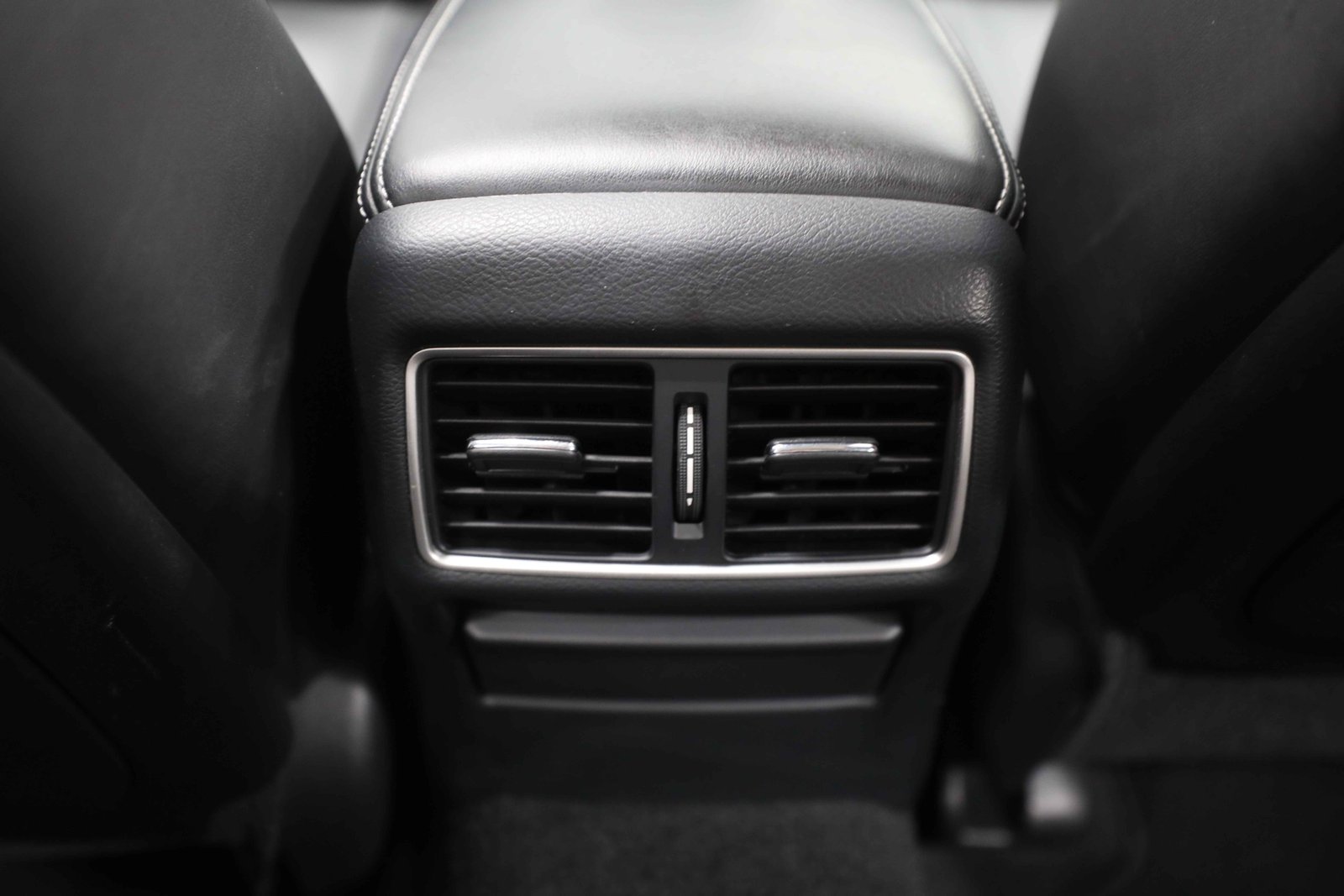 Discover undefined undefined Exterior Interior Images.Find all aspects and details of cars.