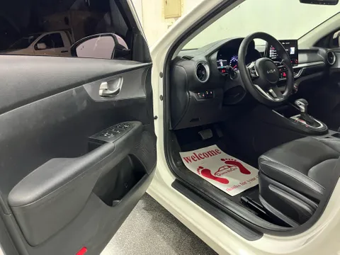 Discover undefined undefined Exterior Interior Images.Find all aspects and details of cars.