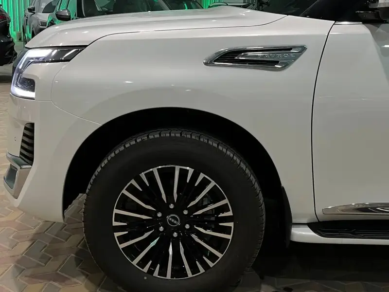 Discover undefined undefined Exterior Interior Images.Find all aspects and details of cars.