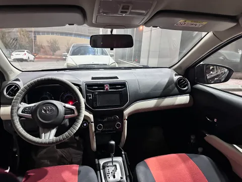 Discover undefined undefined Exterior Interior Images.Find all aspects and details of cars.
