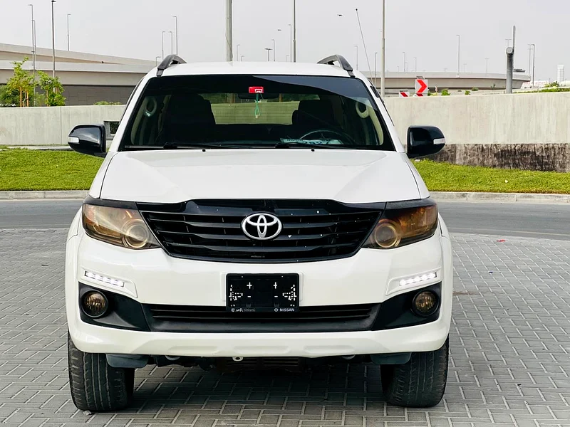 تويوتا فورتونر 2015