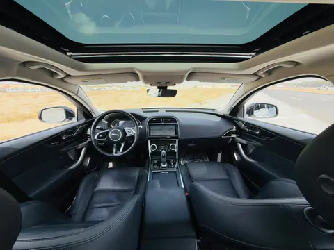 Jaguar XE 2.0T HSE (250 PS) 2020