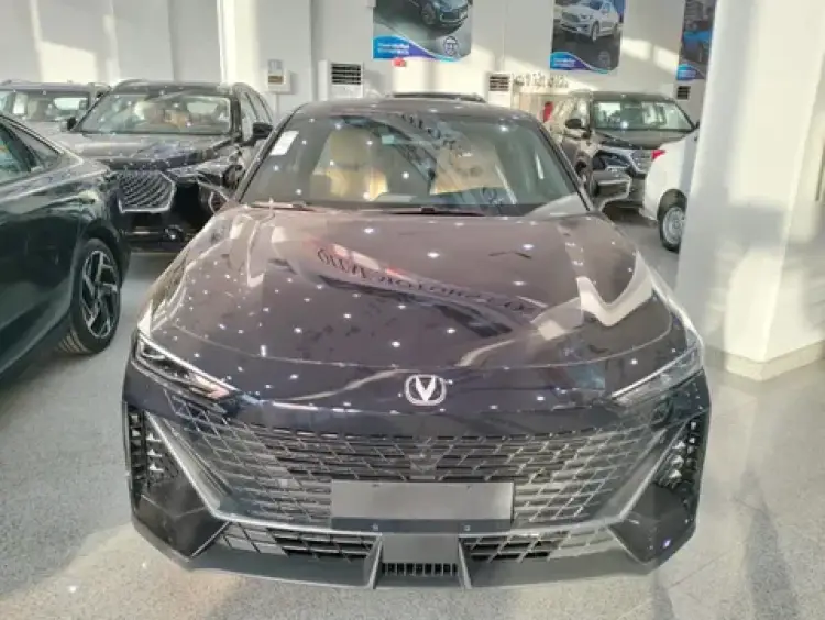 changan changan-uni-v image New Changan UNI-V 1.5T Limited 2025