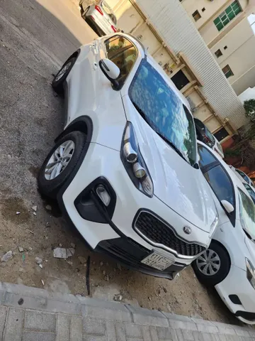 استكشف undefined undefined الصور الخارجية والداخلية. اكتشف جميع جوانب وتفاصيل السيارات.