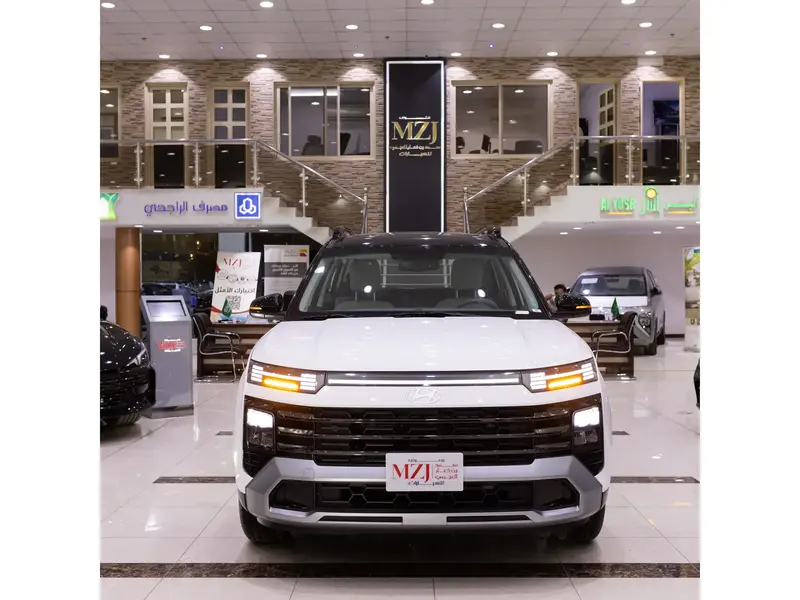 Discover undefined undefined Exterior Interior Images.Find all aspects and details of cars.