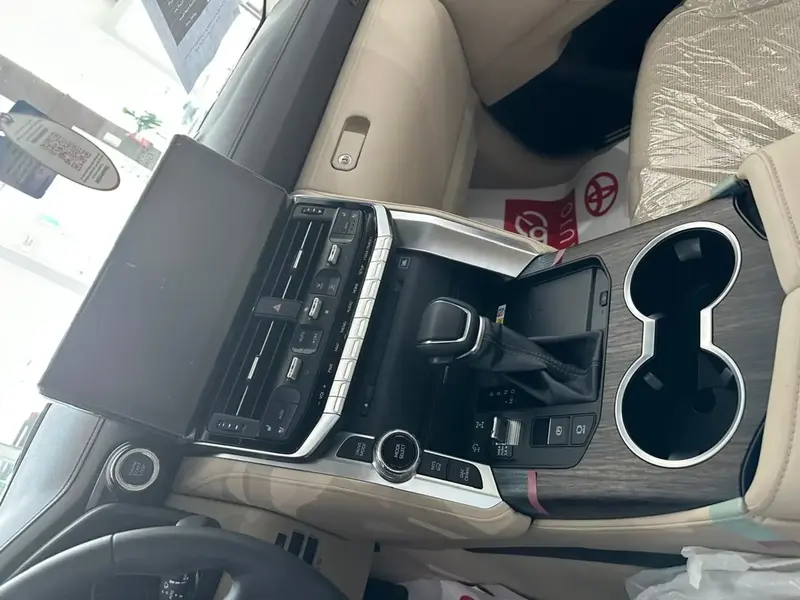 Toyota Land Cruiser Wagon 2024 LC300