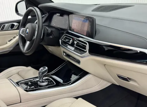 Discover undefined undefined Exterior Interior Images.Find all aspects and details of cars.