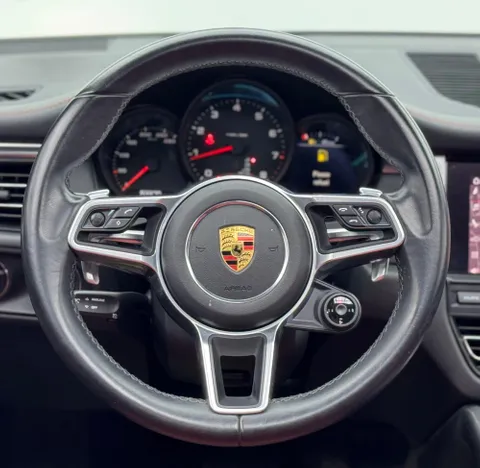 Porsche Macan Base 2021
