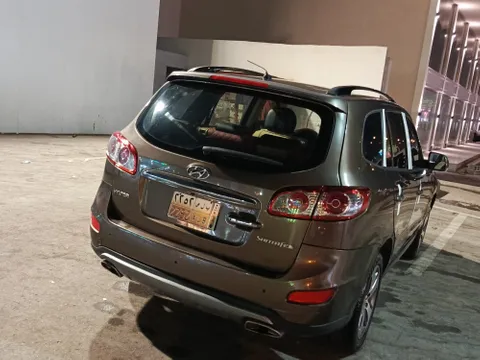 Discover undefined undefined Exterior Interior Images.Find all aspects and details of cars.