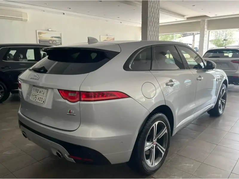 Jaguar F-PACE Sport 2017