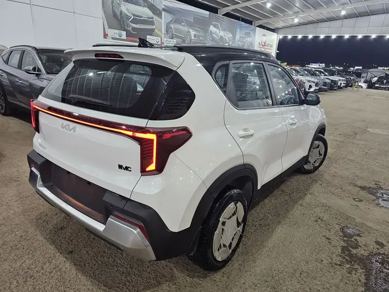 Discover undefined undefined Exterior Interior Images.Find all aspects and details of cars.