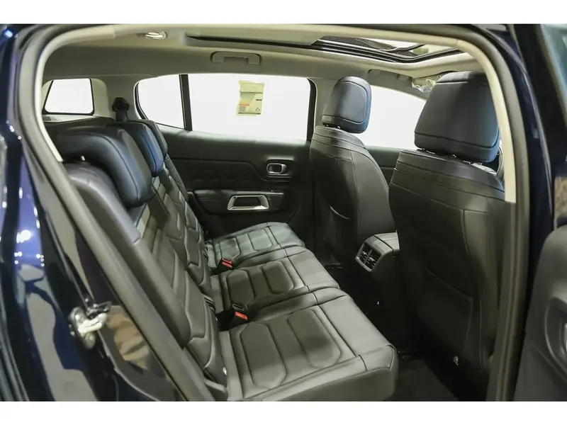 Discover undefined undefined Exterior Interior Images.Find all aspects and details of cars.
