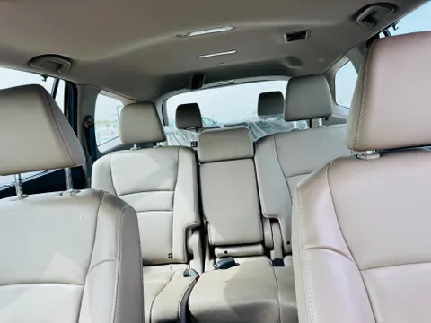 Discover undefined undefined Exterior Interior Images.Find all aspects and details of cars.