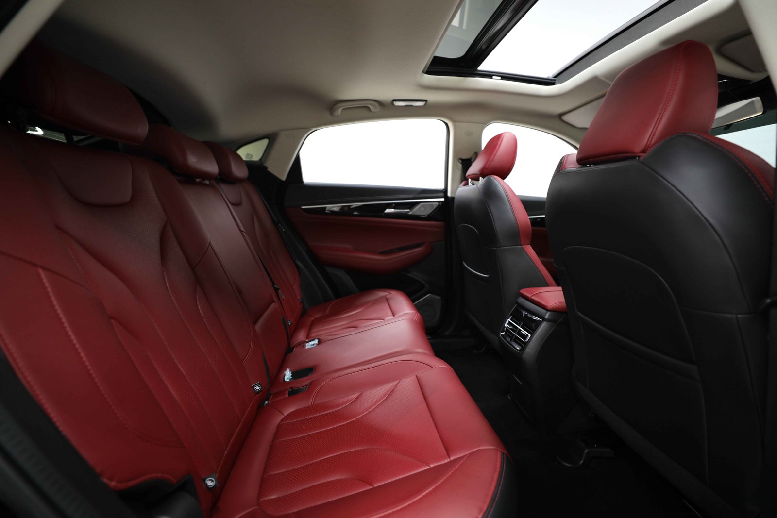 GCC | CS85 | 1,200 AED Monthly | Free Insurance and Registration Under
