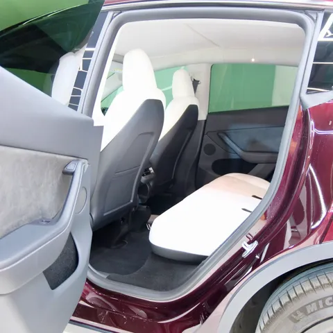Tesla Model Y Long Range (AWD) 2024