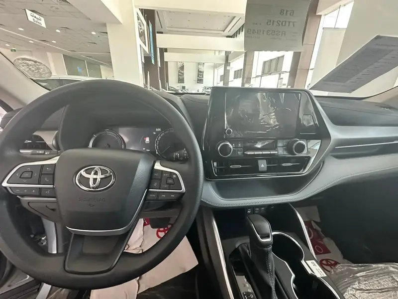 Toyota Highlander 2024 LE Hybrid 4x2