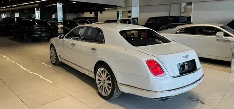 استكشف undefined undefined الصور الخارجية والداخلية. اكتشف جميع جوانب وتفاصيل السيارات.