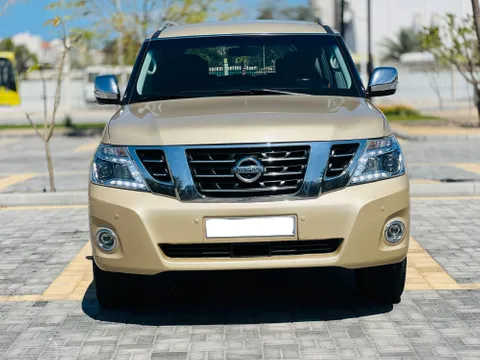 استكشف undefined undefined الصور الخارجية والداخلية. اكتشف جميع جوانب وتفاصيل السيارات.