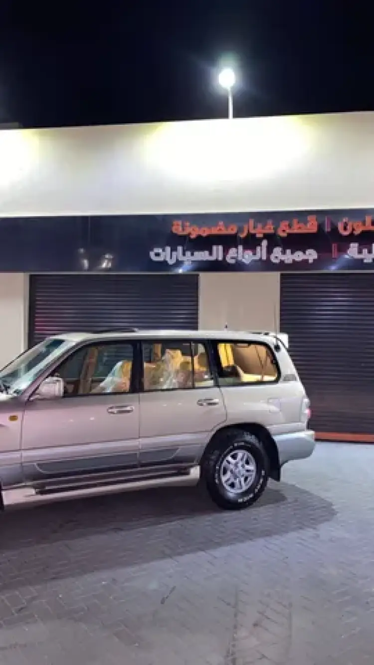 toyota toyota-land-cruiser image Toyota Land Cruiser 2004