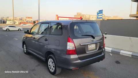 Toyota Innova 2015