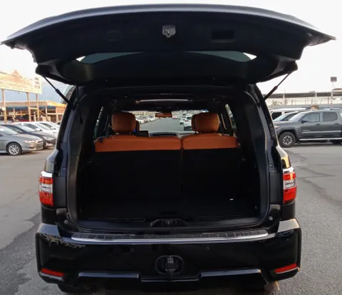 Nissan Patrol 5.6L LE Platinum 2011