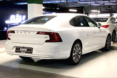 Discover undefined undefined Exterior Interior Images.Find all aspects and details of cars.