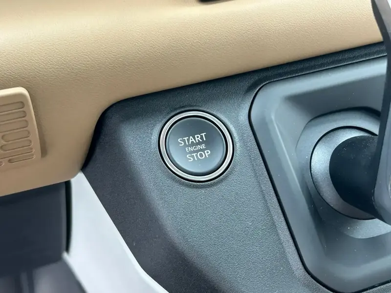 Land Rover Defender 2025