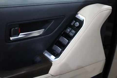 Discover undefined undefined Exterior Interior Images.Find all aspects and details of cars.
