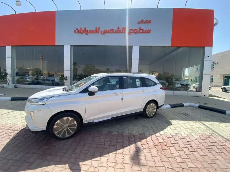 Discover undefined undefined Exterior Interior Images.Find all aspects and details of cars.