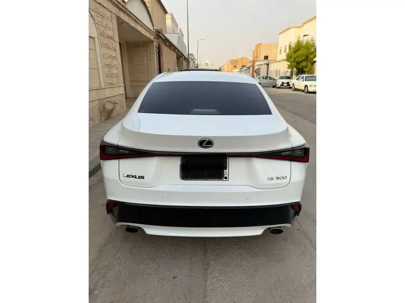 Lexus IS 2021