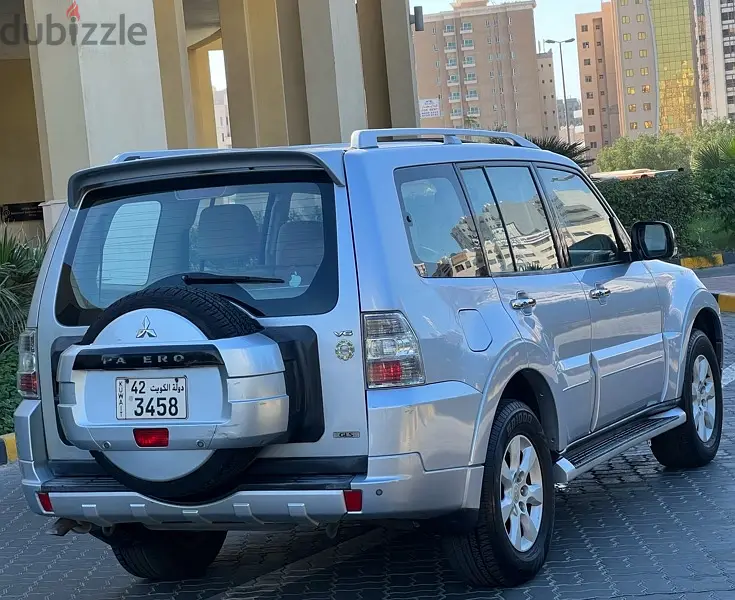 ميتسوبيشي باجيرو 2010