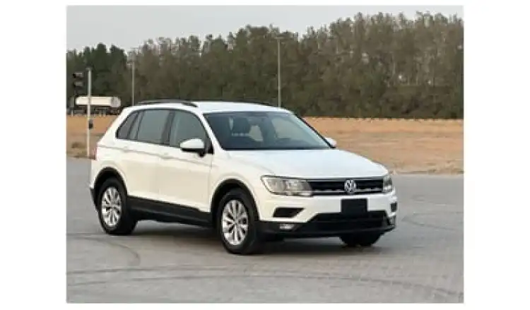 volkswagen tiguan image Volkswagen Tiguan SE MODEL 2018 GCC CAR PERFECT CONDITION INSIDE AND OUTSIDE