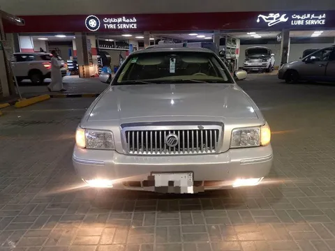استكشف undefined undefined الصور الخارجية والداخلية. اكتشف جميع جوانب وتفاصيل السيارات.