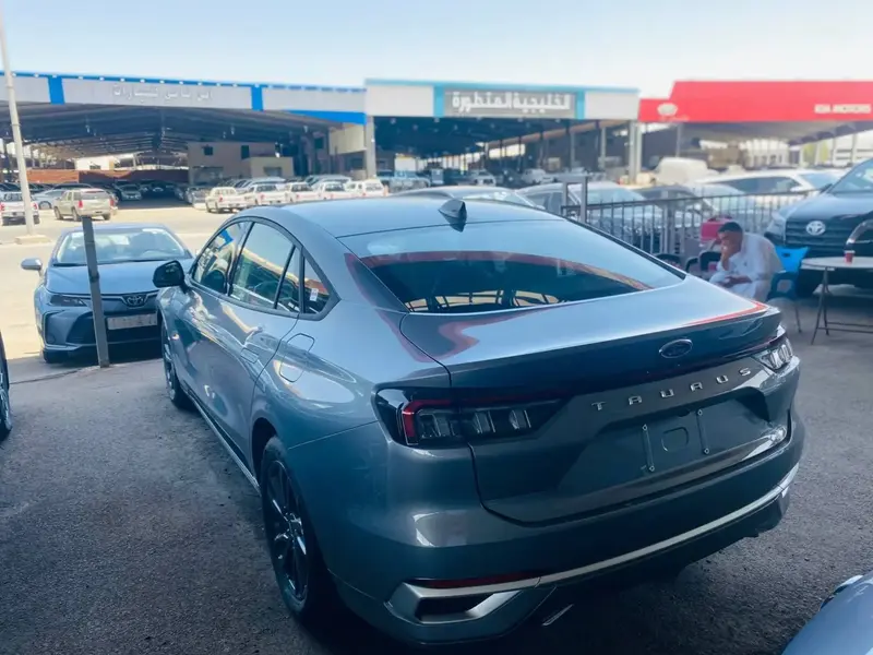 Ford Taurus 2025