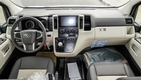 New Toyota Hiace 3.5L Commuter (13 seater) M/T 2025