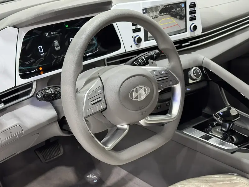 Hyundai Elantra 2025