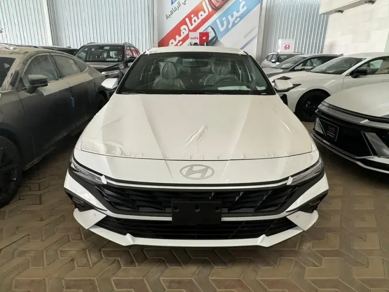 hyundai hyundai-elantra image Hyundai Elantra 2025