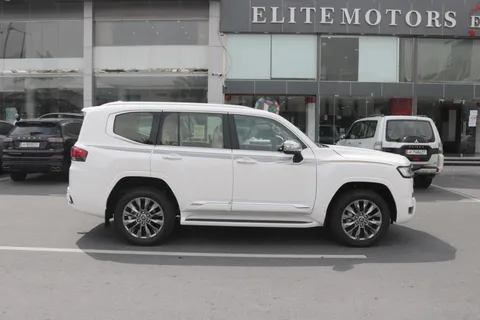 Discover undefined undefined Exterior Interior Images.Find all aspects and details of cars.