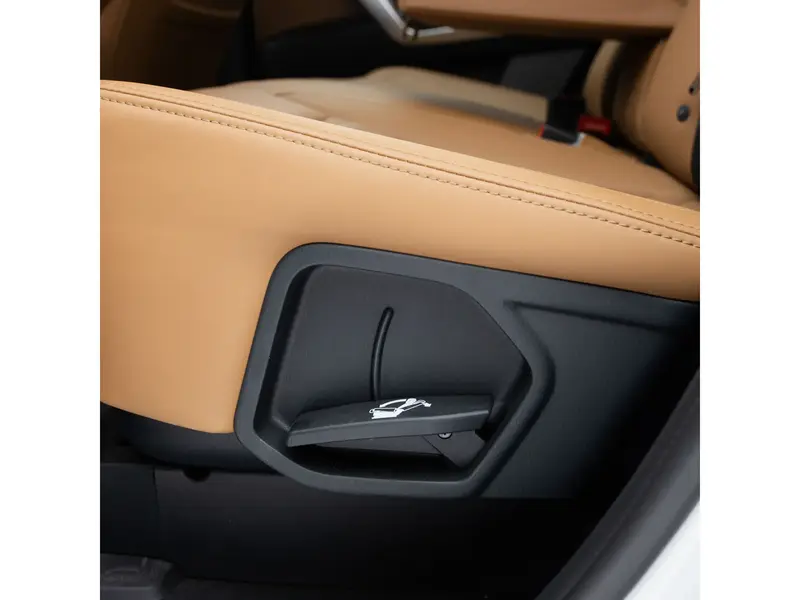 Discover undefined undefined Exterior Interior Images.Find all aspects and details of cars.