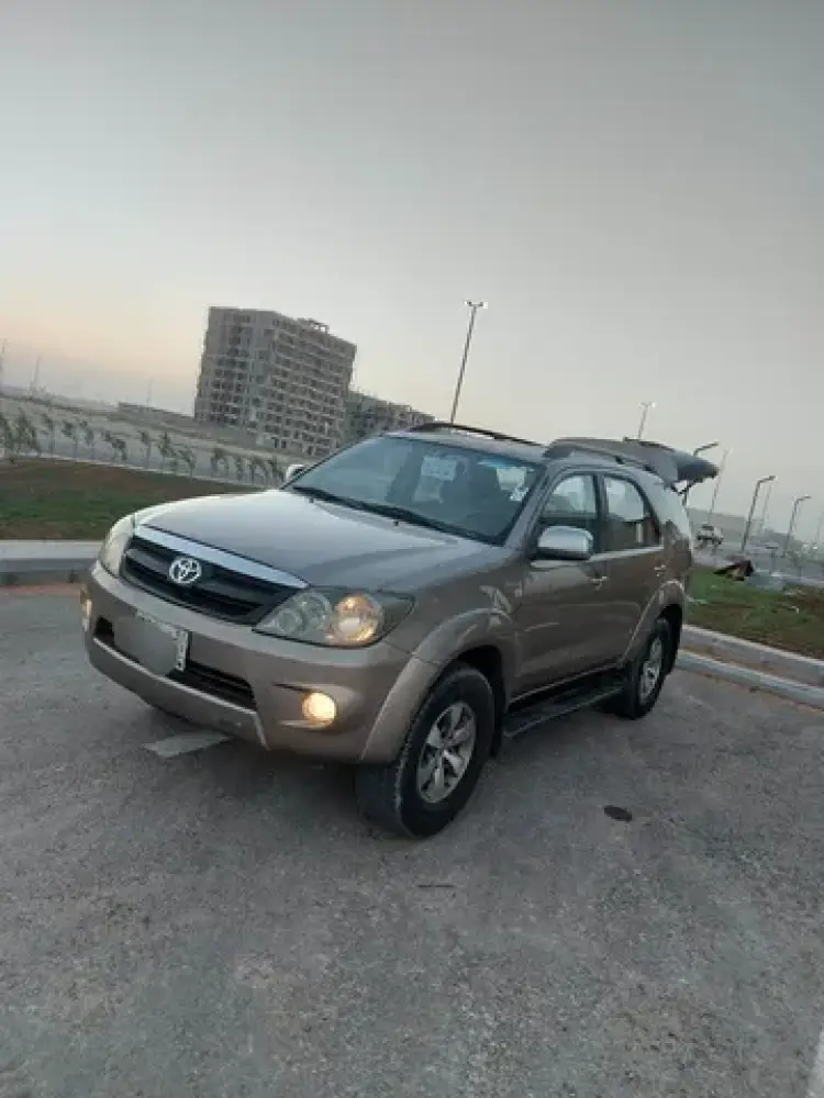 toyota toyota-fortuner image Toyota Fortuner 2006