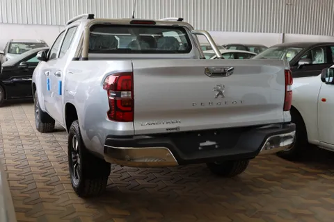 New Peugeot Landtrek 2.4T DC 4x4 A/T 2023