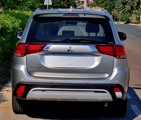 Mitsubishi Outlander 2.4L GLX 7-Seater 2022