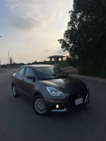 استكشف undefined undefined الصور الخارجية والداخلية. اكتشف جميع جوانب وتفاصيل السيارات.