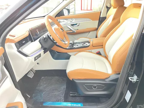 Discover undefined undefined Exterior Interior Images.Find all aspects and details of cars.